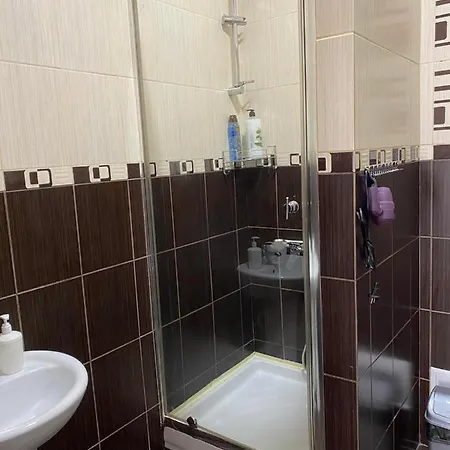 2 Bedroom On Tomashivskogo Street 7 Apartment *