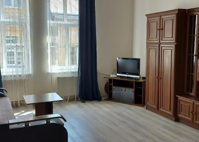2 Bedroom On Tomashivskogo Street 7 Apartment *